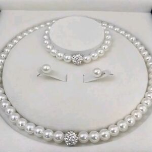 Elegant White Pearl Jewelry Set